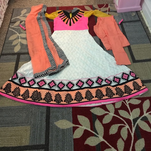 Flour length Anarkali - Picture 6 of 8